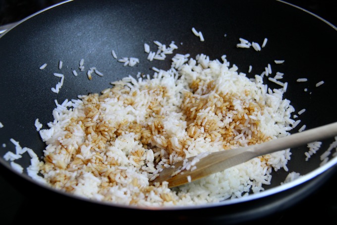 making egg fried rice